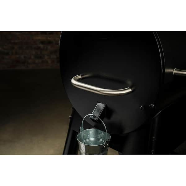 Pro 780 Wifi Pellet Grill and Smoker in Black