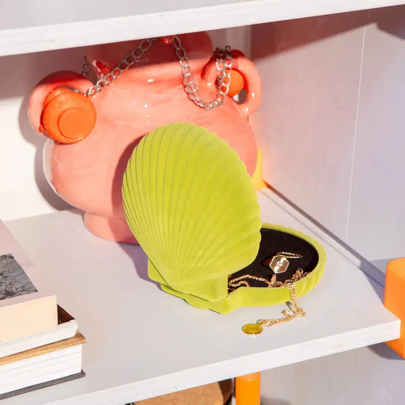 Venus Velvet Seashell-Shaped Jewelry Storage Box â€?Emerald Green