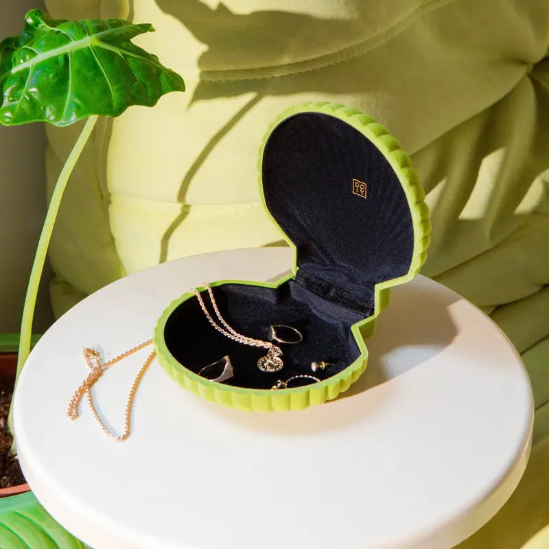 Venus Velvet Seashell-Shaped Jewelry Storage Box â€?Emerald Green