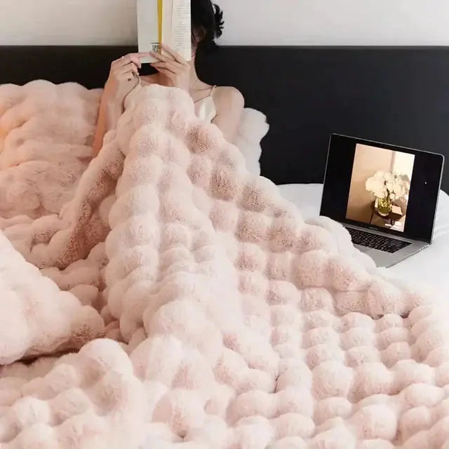 Ultra-Soft Portable Throw Blanket â€?Lightweight for Travel or Couch Use
