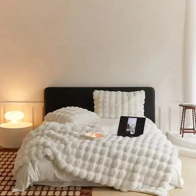 Ultra-Soft Portable Throw Blanket â€?Lightweight for Travel or Couch Use