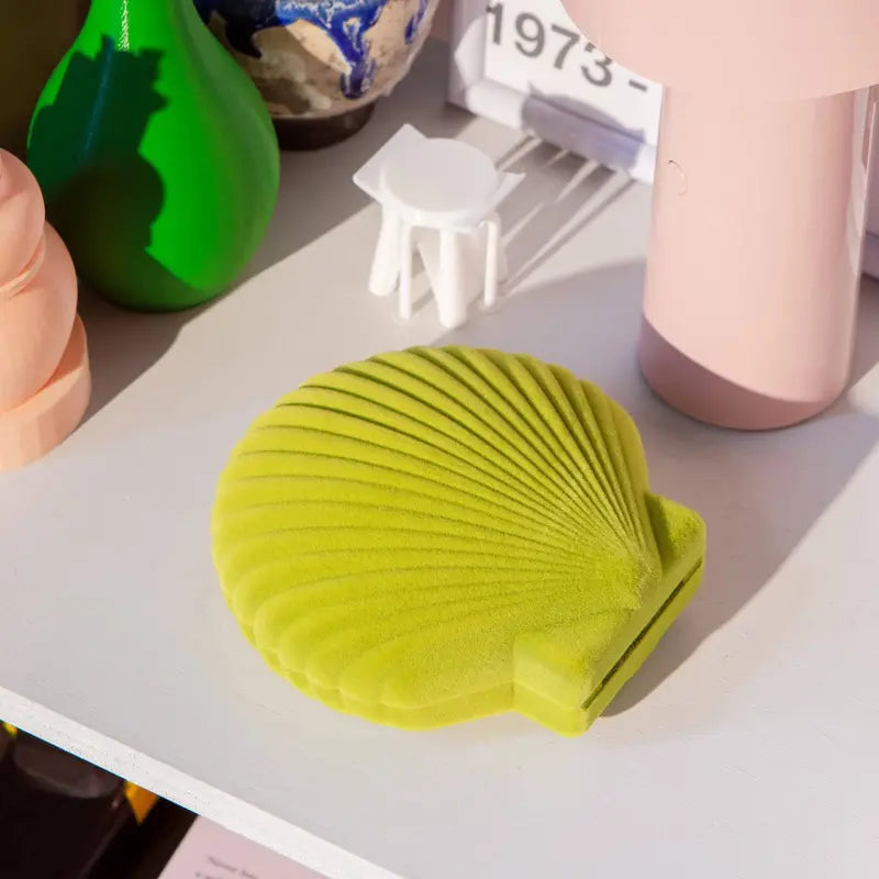 Venus Velvet Seashell-Shaped Jewelry Storage Box â€?Emerald Green